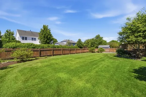 566 Yardley Trail Mundelein IL 60060