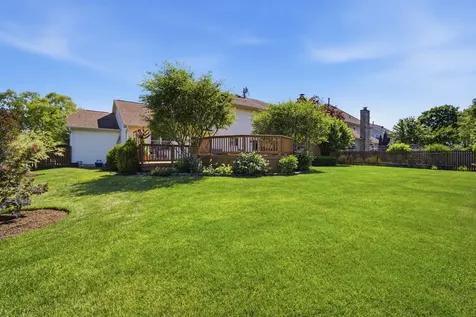 566 Yardley Trail Mundelein IL 60060