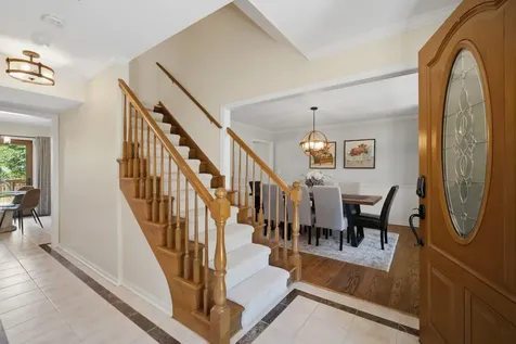 566 Yardley Trail Mundelein IL 60060