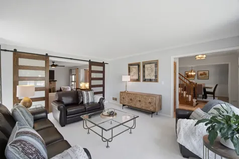 566 Yardley Trail Mundelein IL 60060