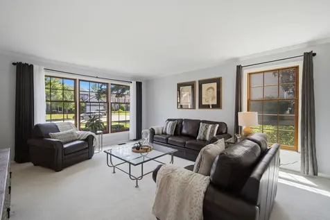 566 Yardley Trail Mundelein IL 60060