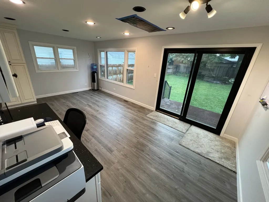 17 North Iowa Avenue Addison IL 60101