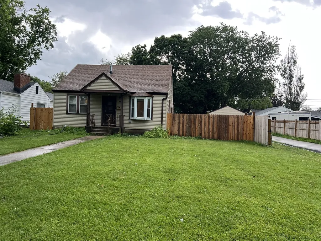 17 North Iowa Avenue Addison IL 60101