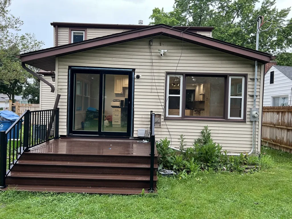 17 North Iowa Avenue Addison IL 60101