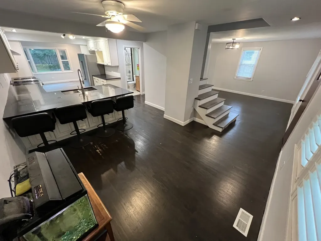 17 North Iowa Avenue Addison IL 60101