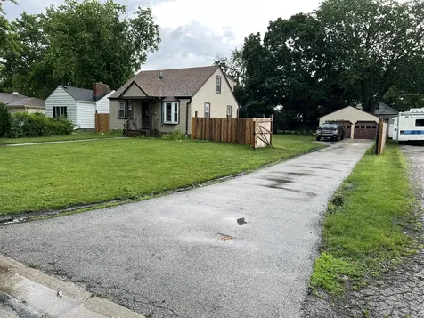 17 North Iowa Avenue Addison IL 60101
