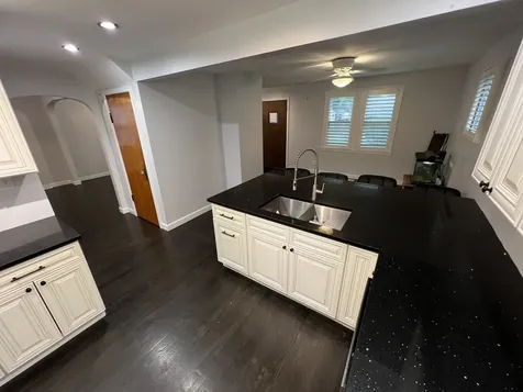 17 North Iowa Avenue Addison IL 60101