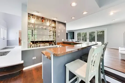 4225 Terri Lyn Lane Northbrook IL 60062