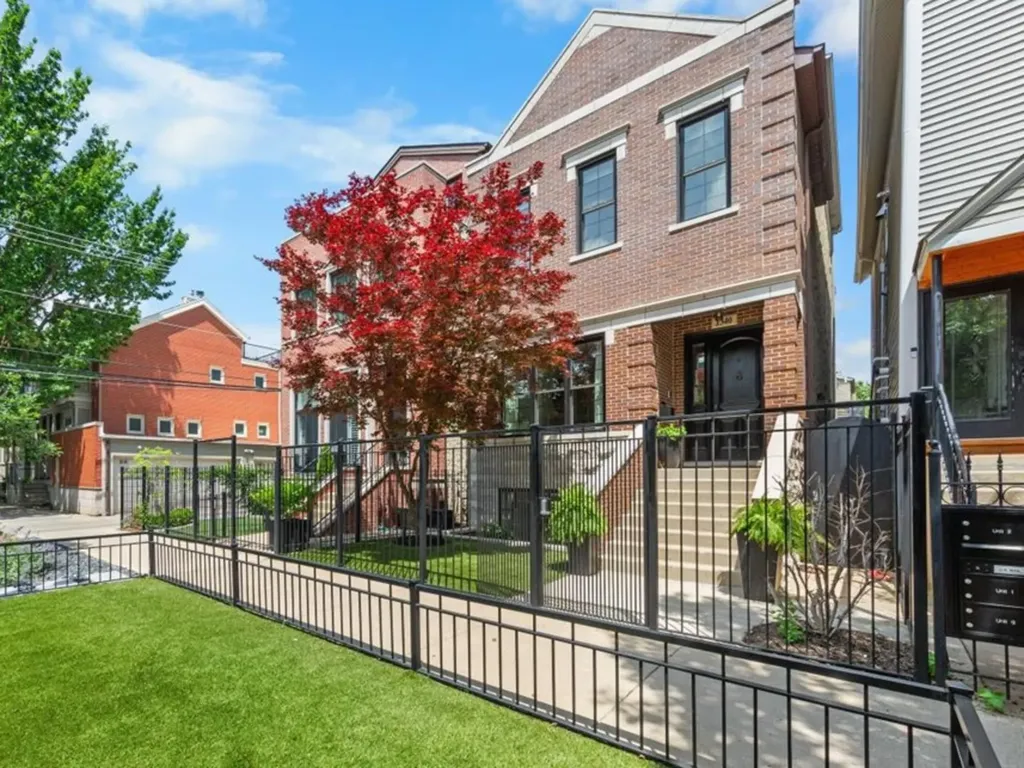 1340 West Melrose Street Chicago IL 60657