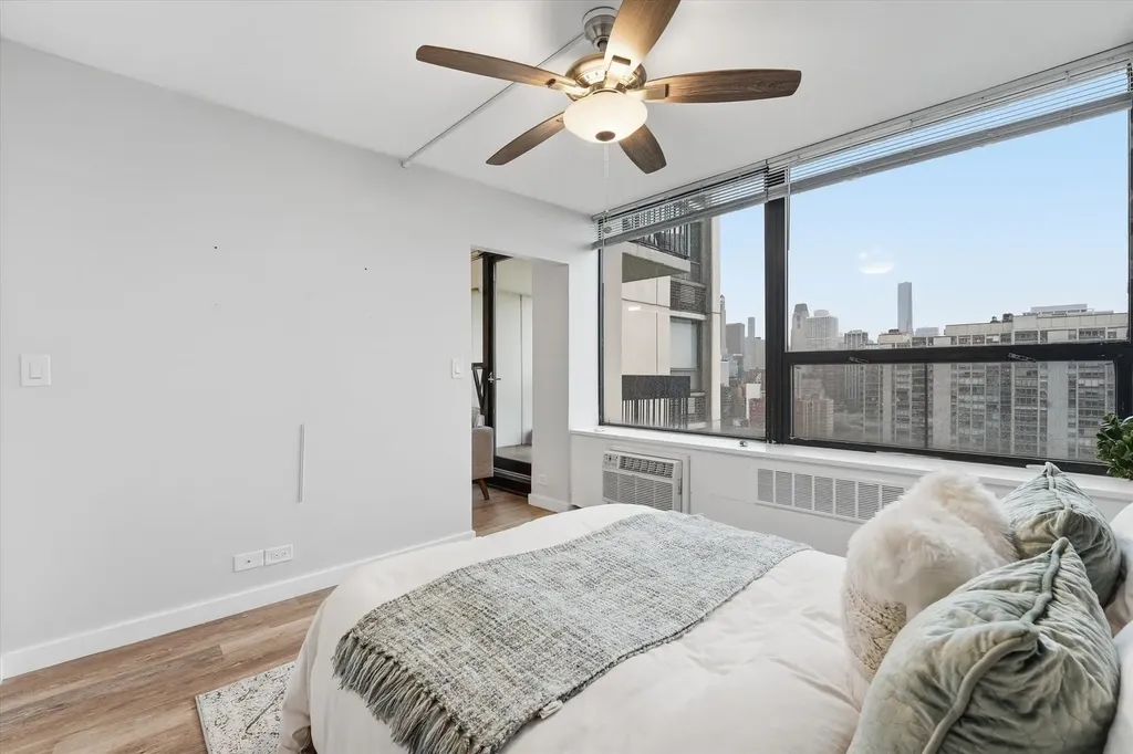 1460 North Sandburg Terrace Chicago IL 60610