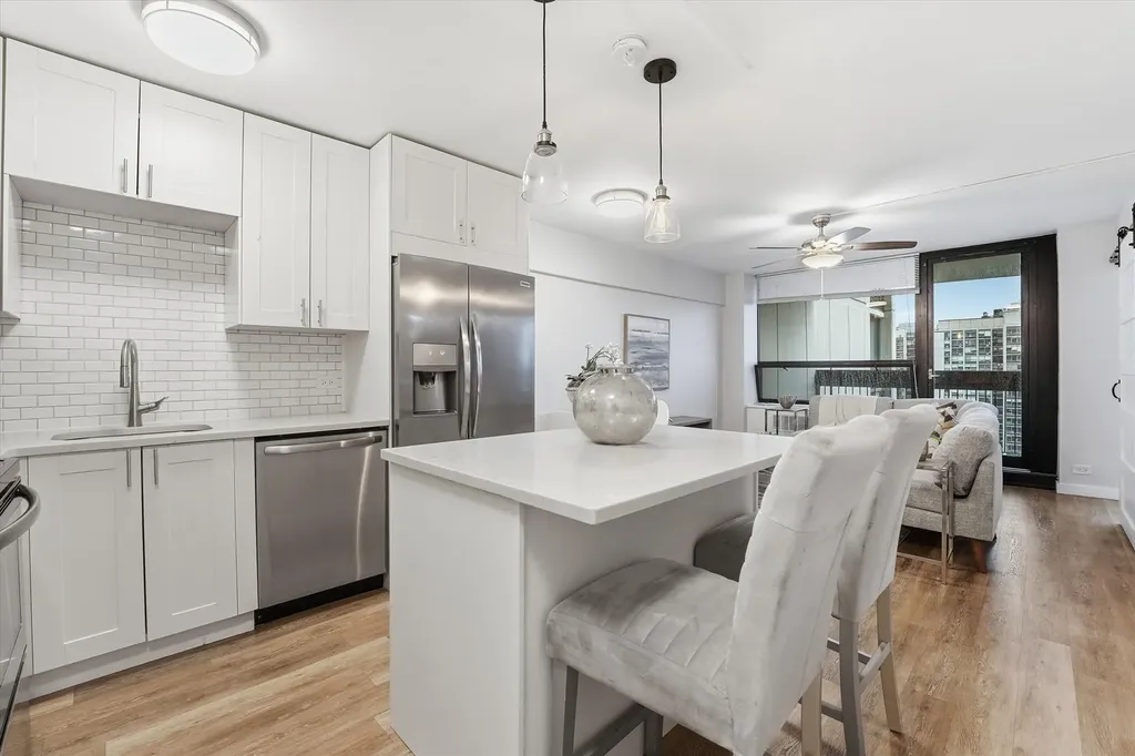 1460 North Sandburg Terrace Chicago IL 60610