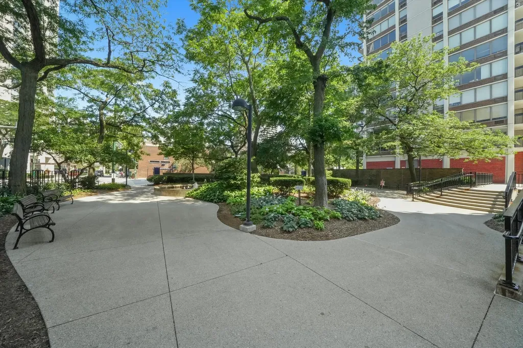 1460 North Sandburg Terrace Chicago IL 60610