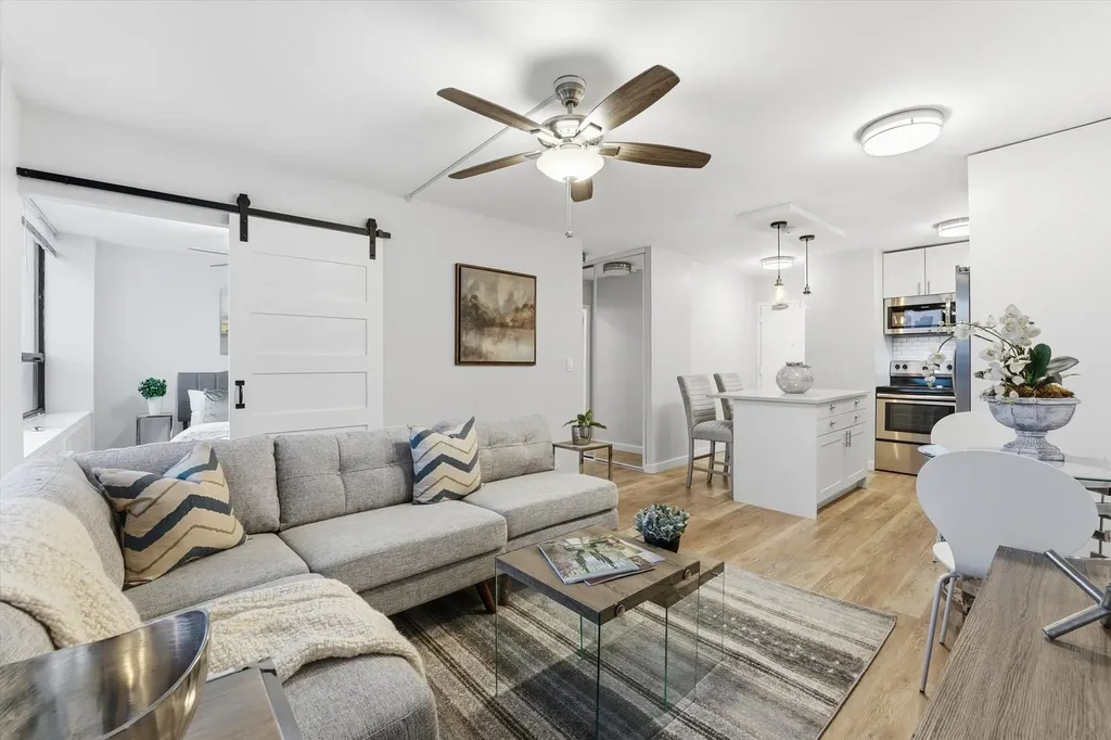 1460 North Sandburg Terrace Chicago IL 60610