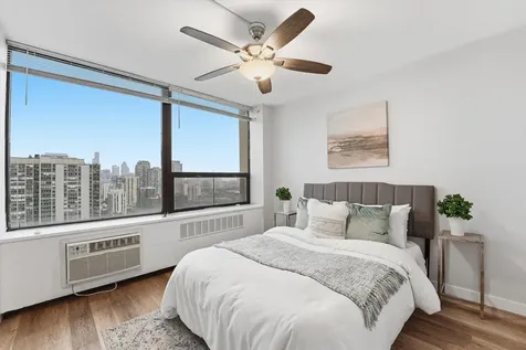 1460 North Sandburg Terrace Chicago IL 60610