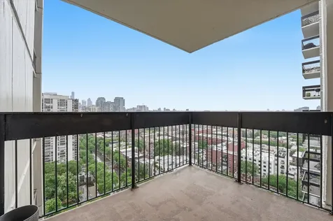 1460 North Sandburg Terrace Chicago IL 60610