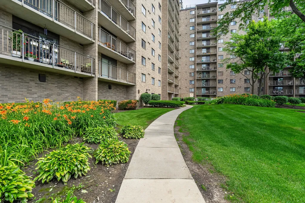 6340 Americana Drive Willowbrook IL 60527
