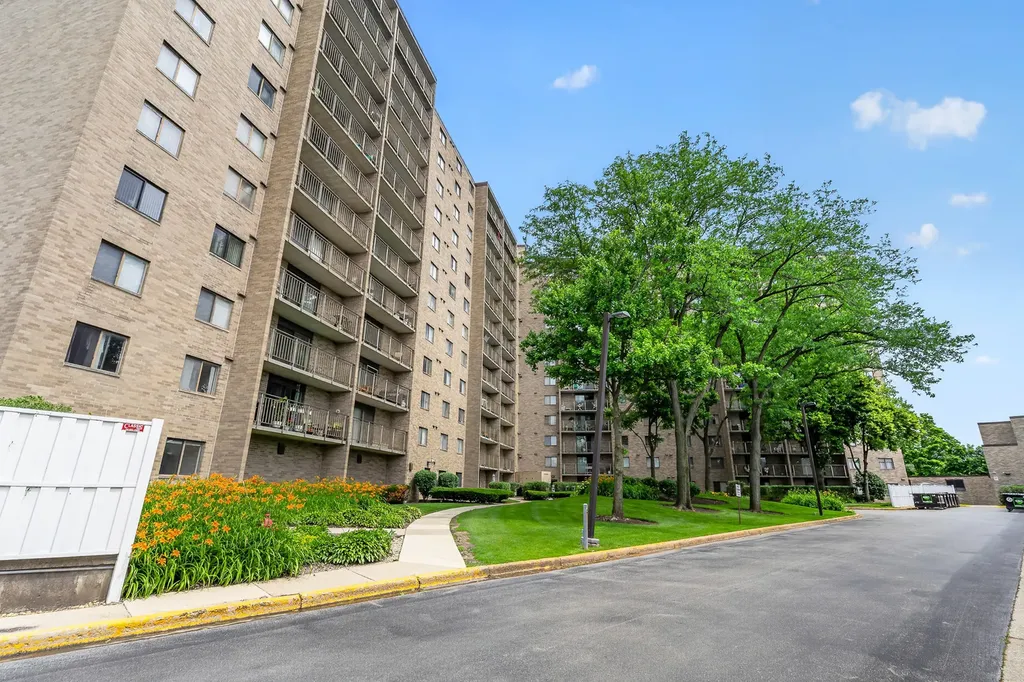 6340 Americana Drive Willowbrook IL 60527