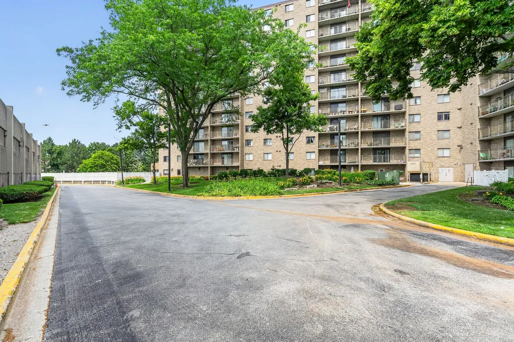 6340 Americana Drive Willowbrook IL 60527