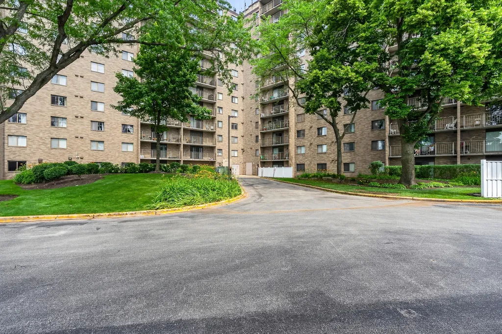 6340 Americana Drive Willowbrook IL 60527