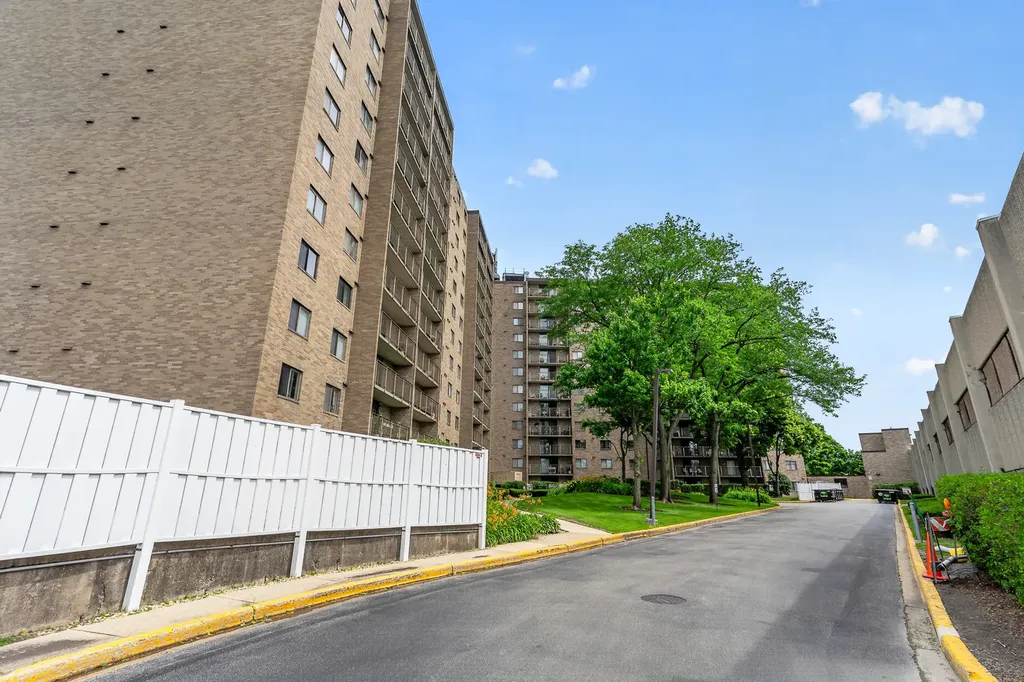 6340 Americana Drive Willowbrook IL 60527