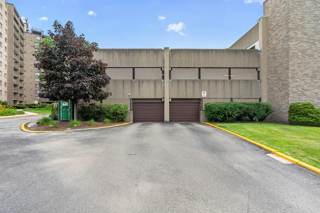 6340 Americana Drive Willowbrook IL 60527