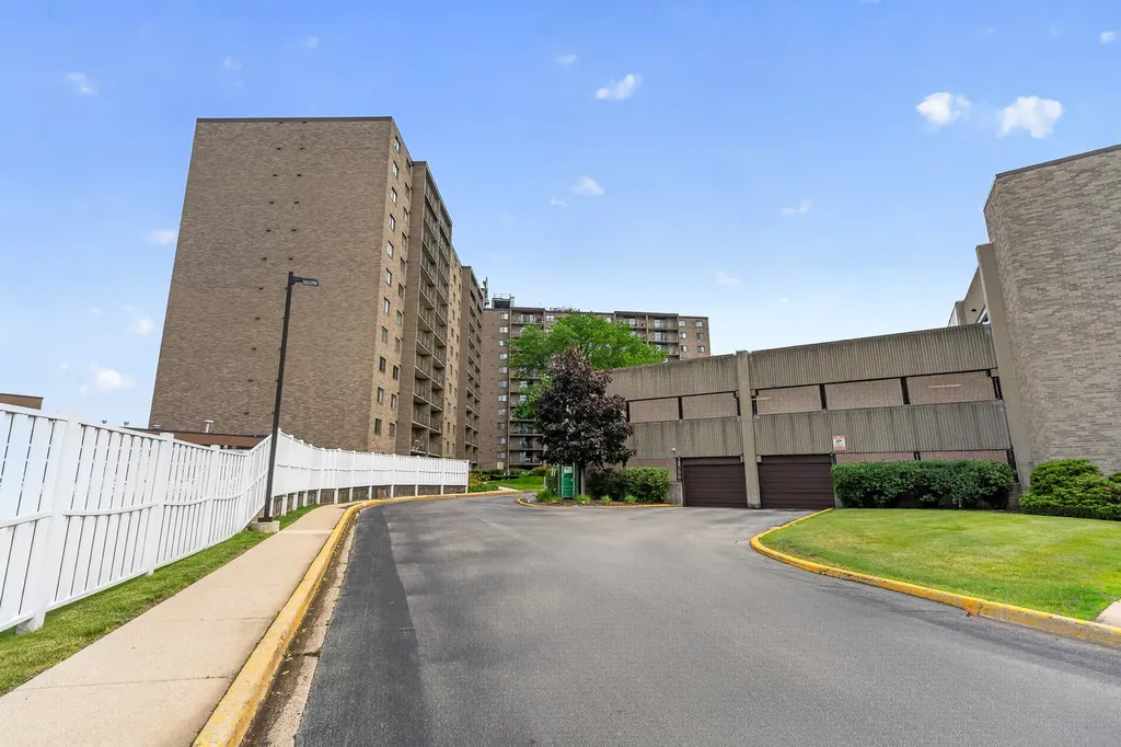 6340 Americana Drive Willowbrook IL 60527