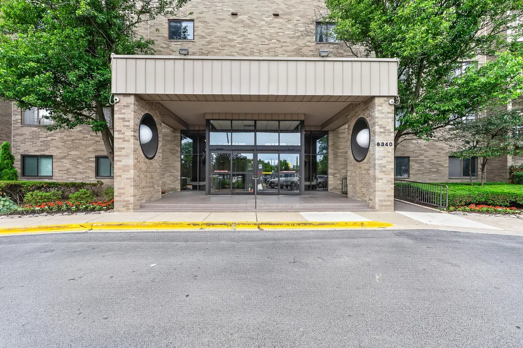 6340 Americana Drive Willowbrook IL 60527