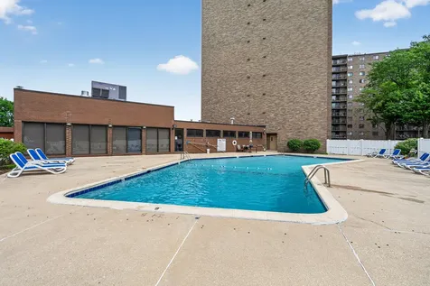 6340 Americana Drive Willowbrook IL 60527