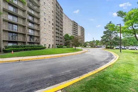 6340 Americana Drive Willowbrook IL 60527