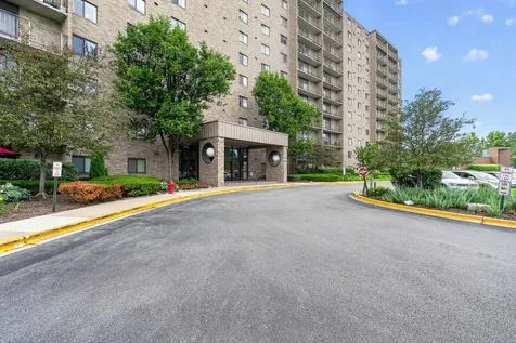 6340 Americana Drive Willowbrook IL 60527