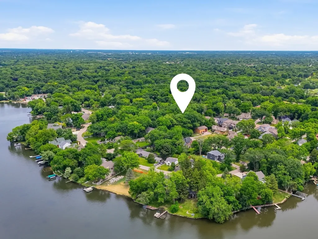 24011 North Valley Road Lake Zurich IL 60047