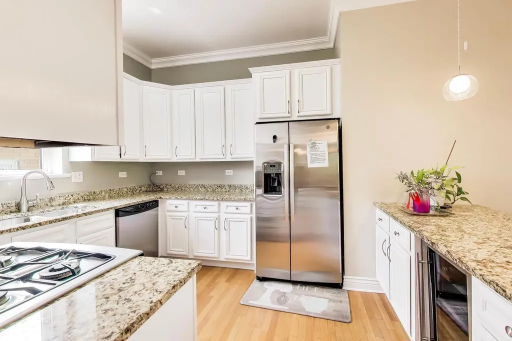2551 West Arthur Avenue Chicago IL 60645