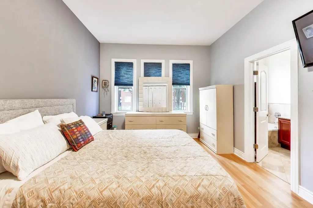 2551 West Arthur Avenue Chicago IL 60645