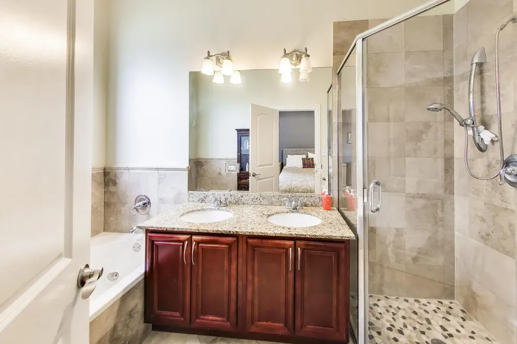 2551 West Arthur Avenue Chicago IL 60645