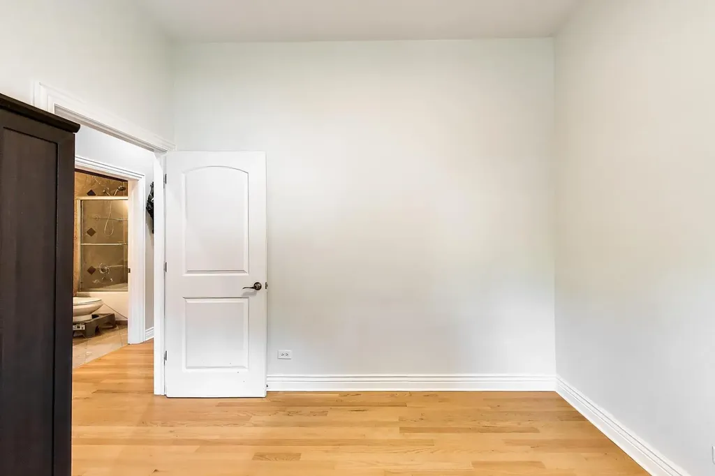 2551 West Arthur Avenue Chicago IL 60645