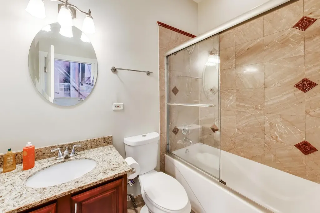 2551 West Arthur Avenue Chicago IL 60645