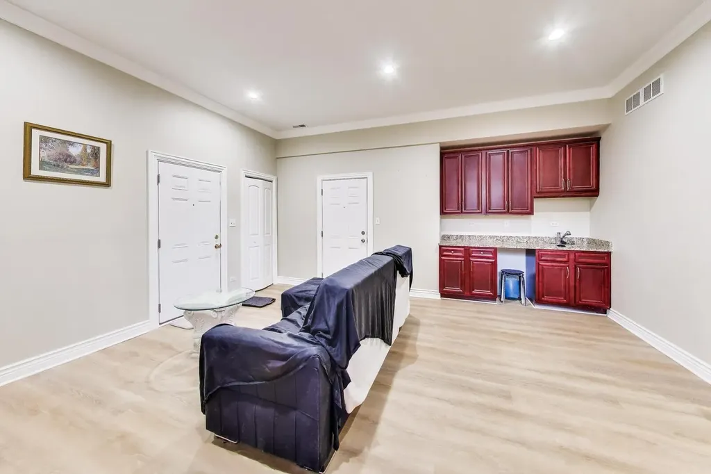 2551 West Arthur Avenue Chicago IL 60645