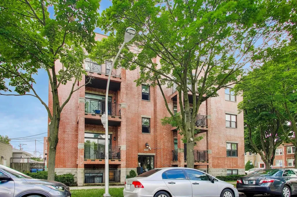 2551 West Arthur Avenue Chicago IL 60645