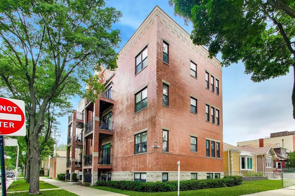 2551 West Arthur Avenue Chicago IL 60645