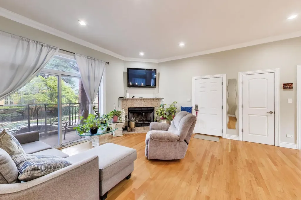 2551 West Arthur Avenue Chicago IL 60645