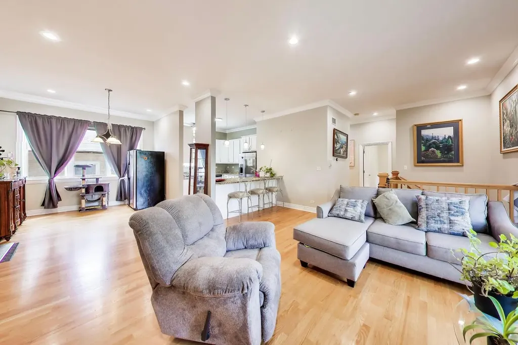 2551 West Arthur Avenue Chicago IL 60645