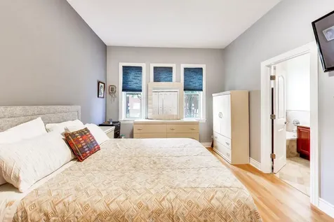 2551 West Arthur Avenue Chicago IL 60645