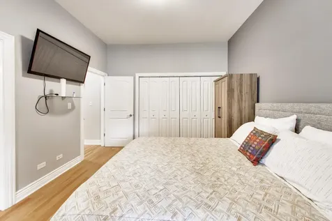 2551 West Arthur Avenue Chicago IL 60645