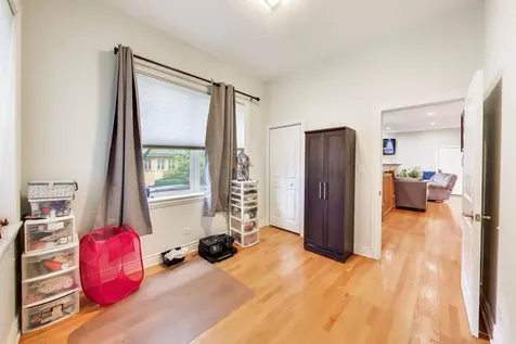 2551 West Arthur Avenue Chicago IL 60645