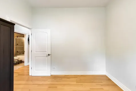2551 West Arthur Avenue Chicago IL 60645