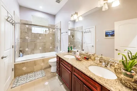 2551 West Arthur Avenue Chicago IL 60645