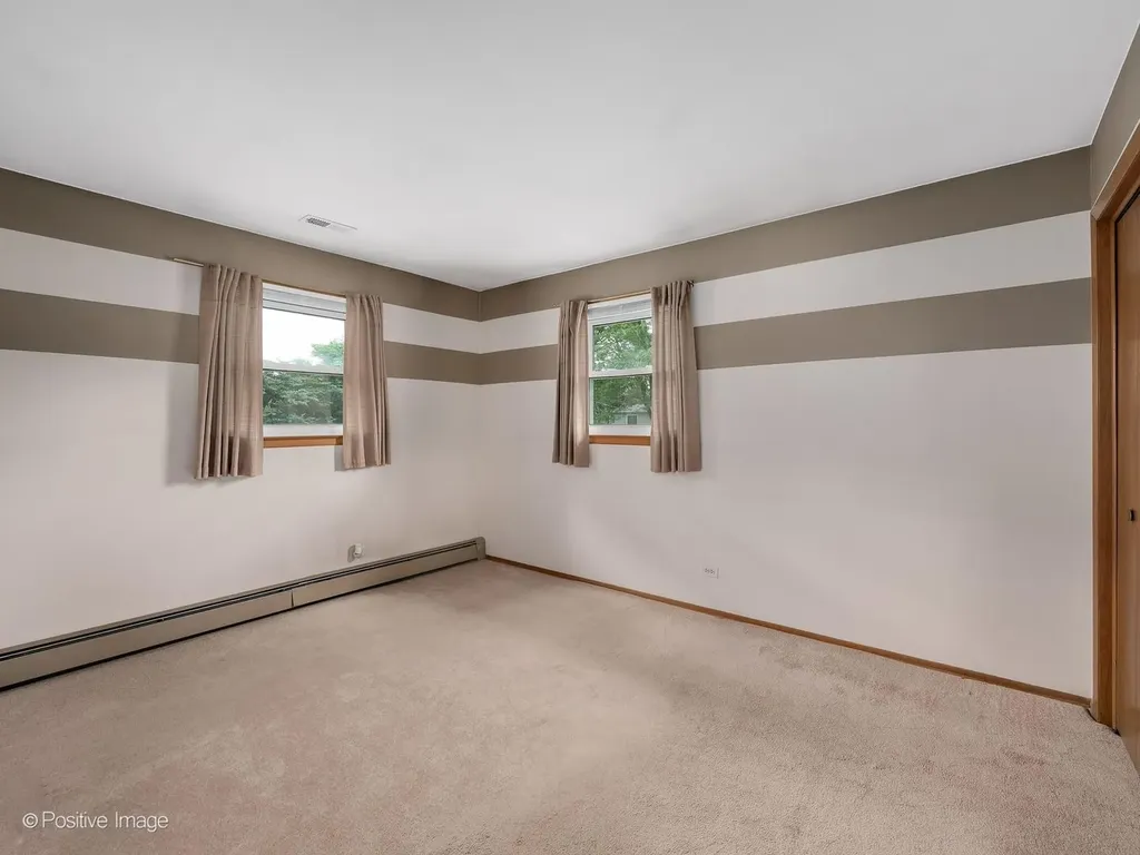 102 Hill Street Roselle IL 60172