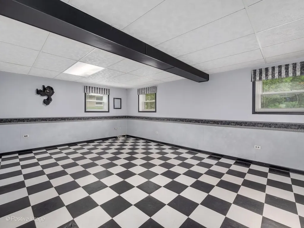 102 Hill Street Roselle IL 60172
