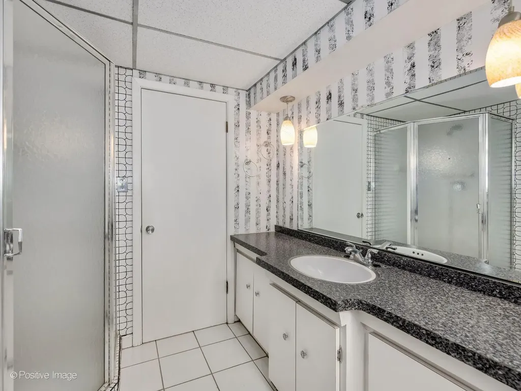 102 Hill Street Roselle IL 60172