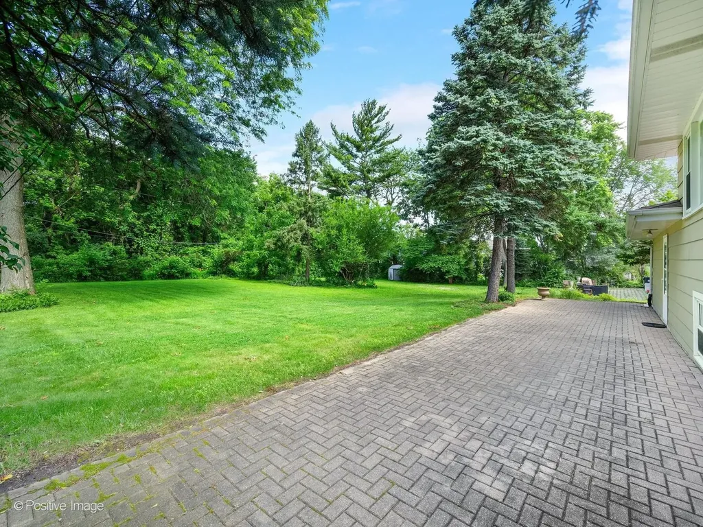 102 Hill Street Roselle IL 60172